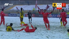 اتاق VAR | محمدی روی بازیکن سپاهان خطای پنالتی مرتکب شد؟