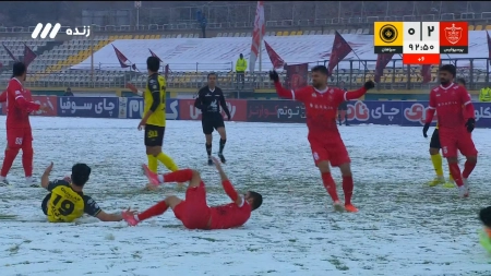 اتاق VAR | محمدی روی بازیکن سپاهان خطای پنالتی مرتکب شد؟