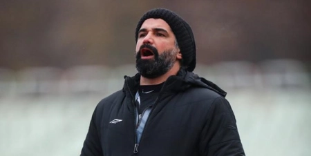 پیروز قربانی: گل‌های کمرشکنی می‌خوریم!