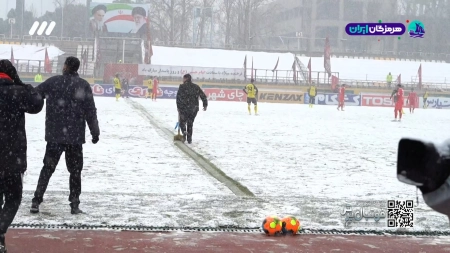 حال و هوای بازی پرسپولیس و سپاهان در یک روز برفی