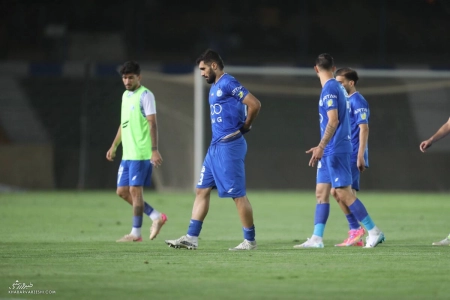 دوراهی سخت مدافع گران‌قیمت؛ احتمال جدایی از جمع آبی‌‌ها