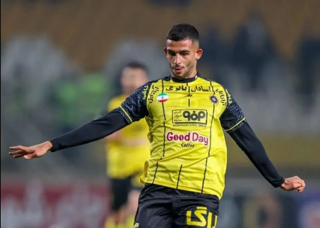 هافبک جوان سپاهان در مسیر الشارجه امارات