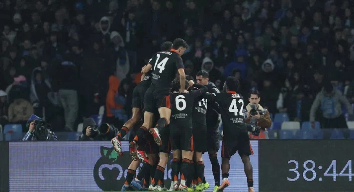 ناپولی ۱(۶)-(۷)۱ کومو؛ فابرگاس ناپل را تسخیر کرد