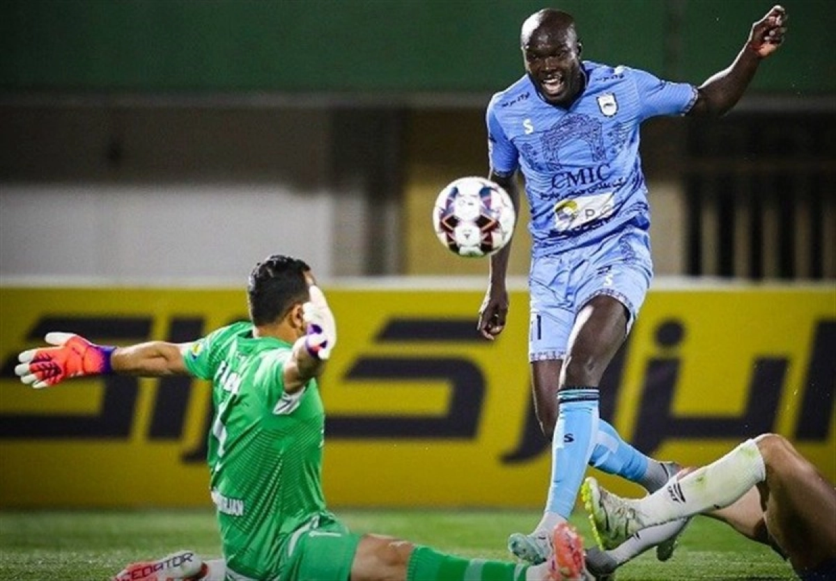 چادرملو ۵-۱ گل‌گهر؛ گل‌باران صدرنشین در دل کویر