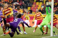 مرحله پلی‌آف لیگ کنفرانس اروپا | فیورنتینا نیمی از راه صعود را رفت