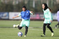 بانوان فوتبالیست در آستانه پرواز؛ آخرین جلسه تمرینی با حضور رئیس فدراسیون