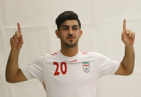 هافبک باشگاه پرسپولیس: مردم ایران مثل کوه پشت یکدیگر هستند
