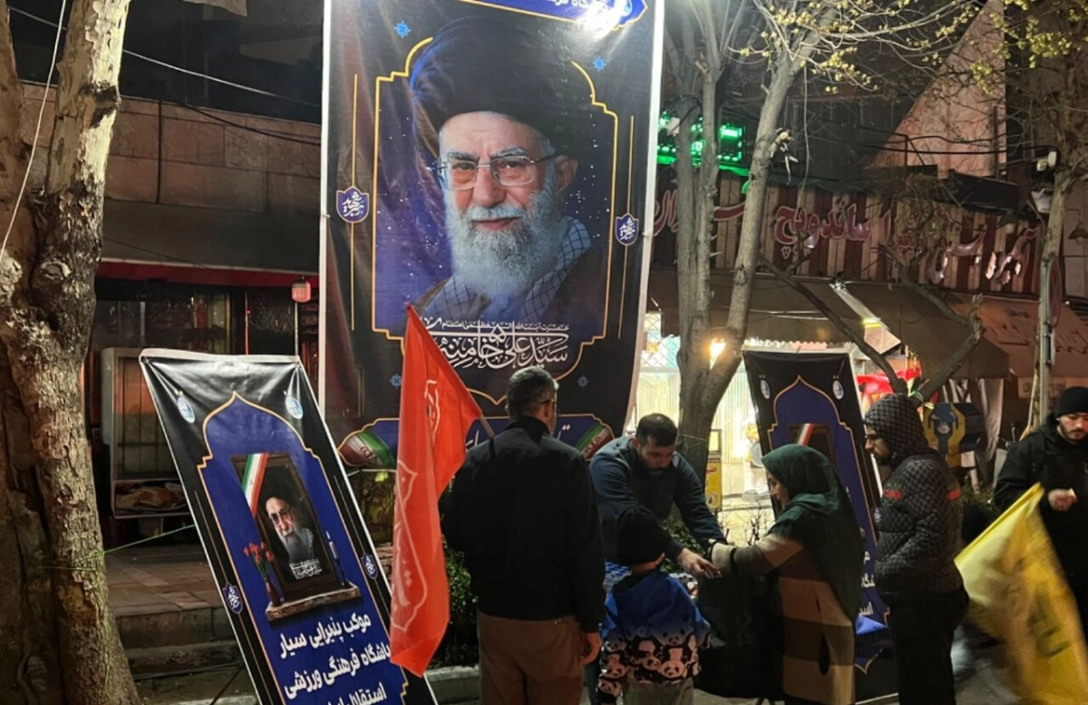 مدیر فرهنگی استقلال در موکب سیار: در کنار مردم وطن‌پرست هستیم