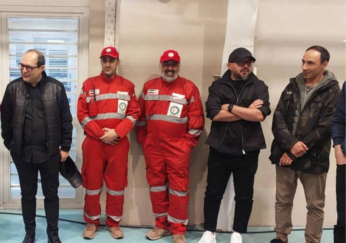 سرمربی تراکتور هم به عضویت هلال احمر درآمد