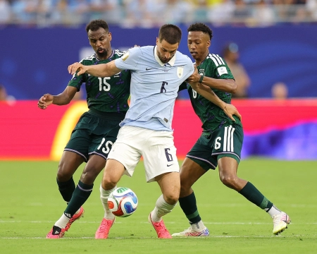 اروگوئه 1 - 1 عربستان؛ ادامه شکست‌ناپذیری آسیایی‌ها