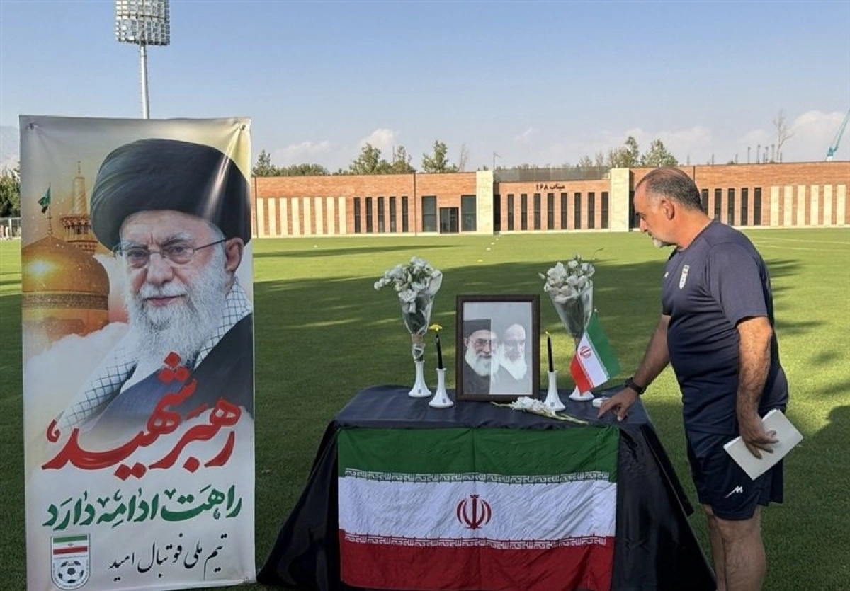 تجدید بیعت اعضای تیم ملی امید با رهبر شهید