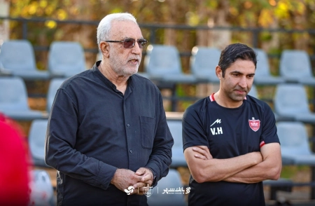 حسین فرکی در سوگ مادر نشست