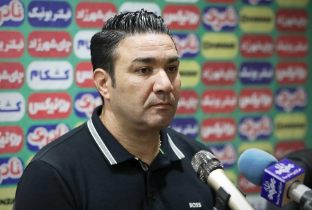 انتقاد تند نکونام از فضای ورزشگاه یزد و بی‌احترامی به تراکتوری‌ها